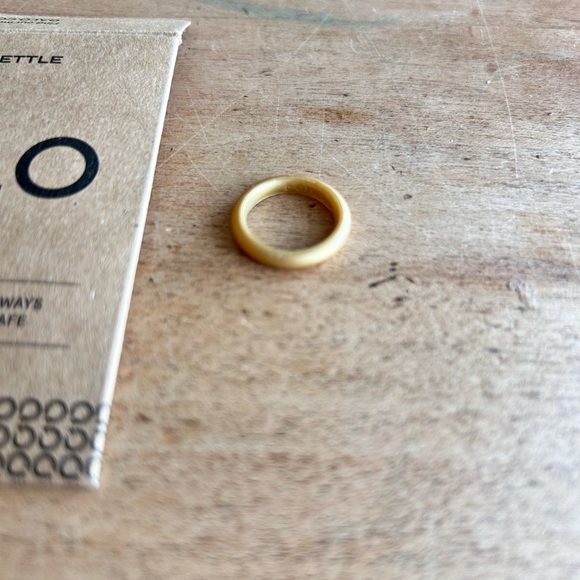 Qualo Ring Size 4 - Picture 2 of 5